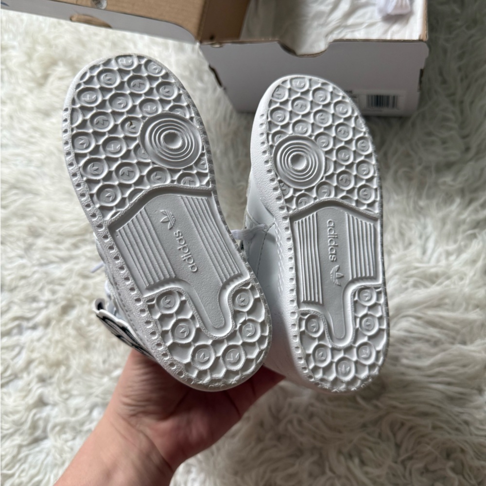 White Sneakers with Wing Design - Picture 4 of 9